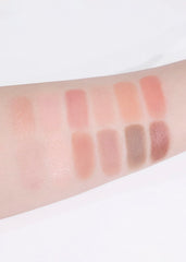 COLORGRAM Pin Point Eyeshadow: teinte pêche-corail brillante pour un fini lumineux.