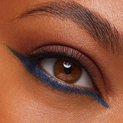 Ombres paillettes ColourPop Beauté et la Bête pour des accents scintillants.