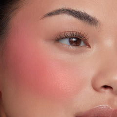 ColourPop Teinte Ange hydratant grâce à l'acide hyaluronique.
