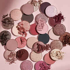 Gros plan sur ColourPop Smoke N Roses, nuances ombrées pour un fini métallique.