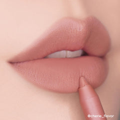 Texture crème ColourPop, longue tenue et confort sur les lèvres.