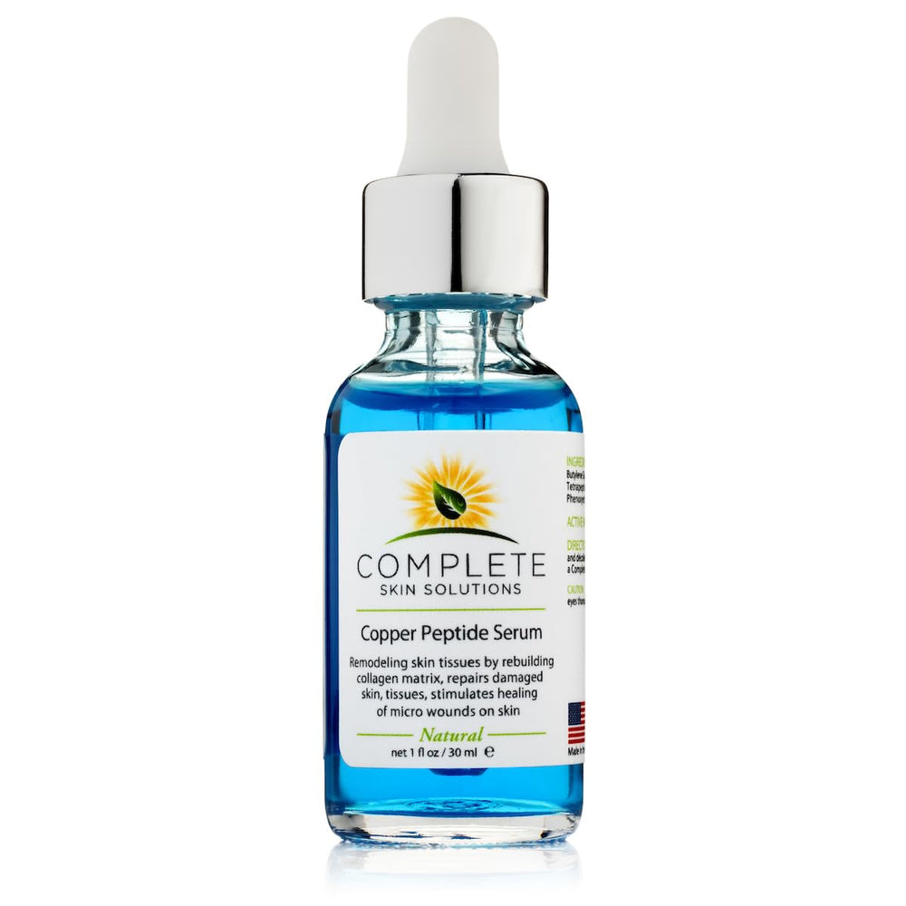 Sérum COMPLETE SKIN SOLUTIONS au peptide cuivre dans un flacon, texture légère pour peau hydratée