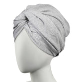 Conair serviette cheveux coton ultra-absorbante en action, séchage rapide et doux.