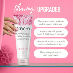 Texture onctueuse de la crème Coochy prête pour le rasage.