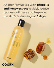 Gouttes visibles du tonique COSRX Propolis Synergy pour apaiser et équilibrer la peau.