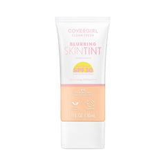 COVERGIRL flacon-pompe montrant une texture légère pour un teint naturel.