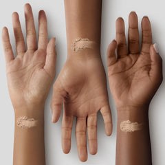 Finition légère COVERGIRL Poudre libre sur le visage, brillance maîtrisée