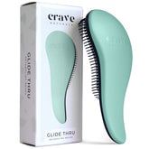 Crave Naturals brosse démêlante turquoise en main, démêlage en douceur.