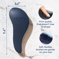 Crave Naturals Glide Thru utilisé par un enfant pour démêler en douceur.