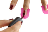 CreaNails garde-vernis pour une pose nette et sans bavure.