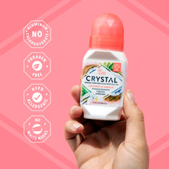 Démonstration d'application rapide du Déodorant Crystal Essence Roll-On.