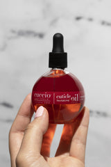 Huile cuticules Cuccio Naturale agit pendant la nuit pour renforcer les ongles