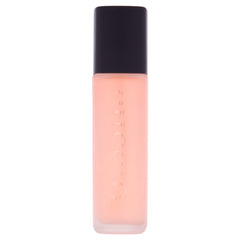 Cuccio Naturale huile sèche – texture légère qui pénètre rapidement.