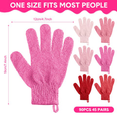 Utilisation simple des gants Cuffbow rose pour nettoyer et lisser la peau