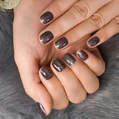 Colle CurLife pour ongles gris étoile, tenue fiable et réutilisable.