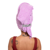 Curly Girl – serviette microfibre pour cheveux longs, absorption rapide et maintien sûr.