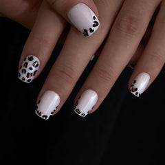 Ongles Curvlife forme carrée moyenne, allure naturelle et confortable.