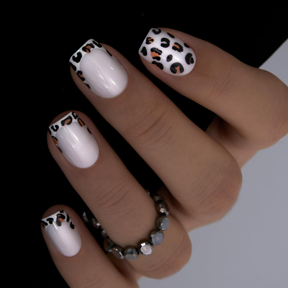 Ongles Curvlife auto-collants imprimé léopard apricot, allure élégante et durable.