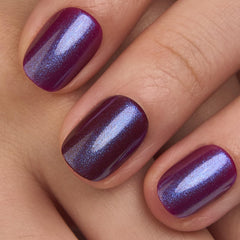 Curvlife ongles press-on fini brillant nude pour une apparence soignée et moderne.
