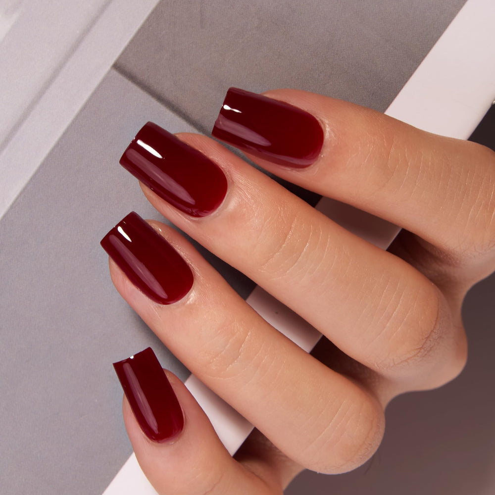 Ongles CurvLife press-on gel carré Noël rouge profond pour une manucure rapide.