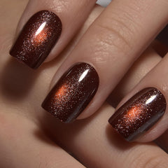 Finition gel brillant nude Curvlife, allure soignée et polyvalente.