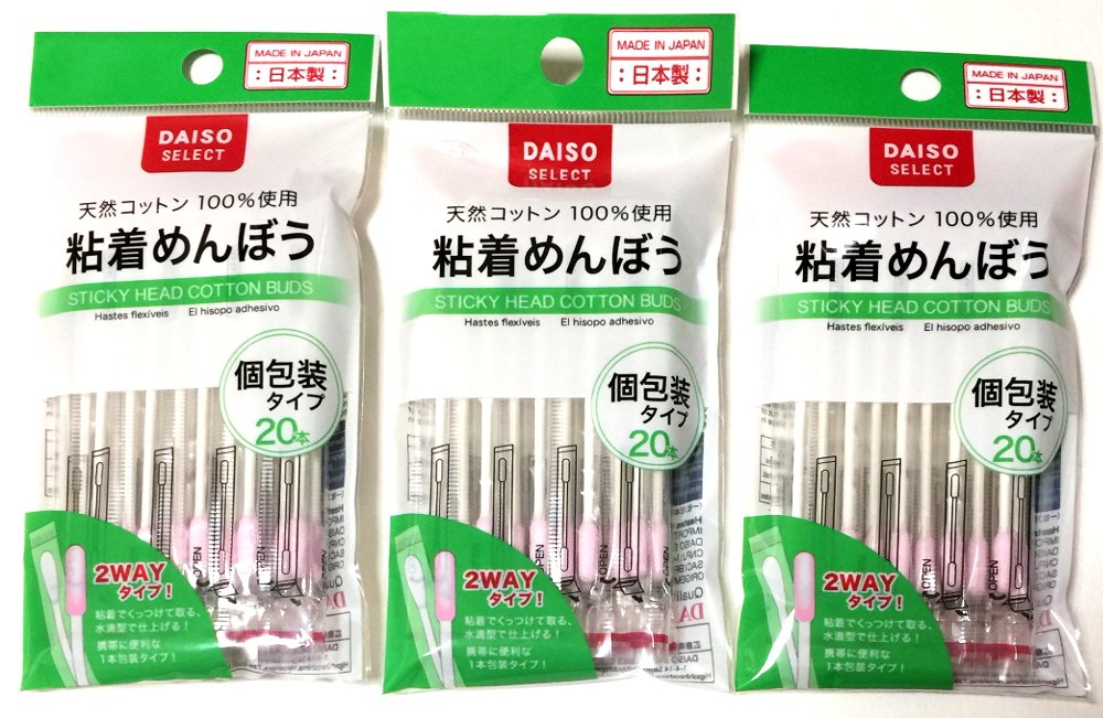 Coton-tiges Daiso tete-adhesive utilise pour retouches maquillage en douceur.