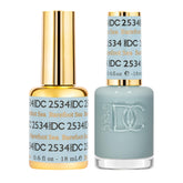 Daisy DND Barefoot Sea gel polish bottle in pale blue for beach-inspired nails.