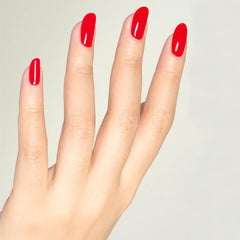 DAISY DND Ferrari Red lacquer bottle paired for long-lasting color.