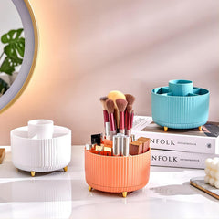 Solution polyvalente DASITON pour pinceaux et stylos sur bureau.