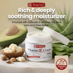 Texture légère de la crème De La Cruz Vitamin E pour visage, non grasse.