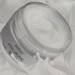 Texture riche et légère de la crème Delfanti-Milano pour peau douce.