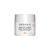 DERMA E Acne Oil-Control: bouteille du soin prête à un fini mat.