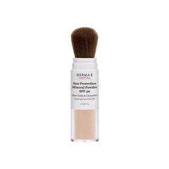 Poudre minérale Derma E pour le visage avec SPF 30, application ciblée et tenue longue durée.