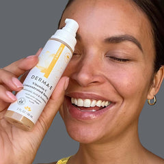 Flacon Derma E, application douce matin et soir.