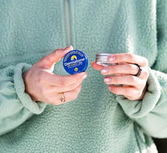 Dermatone protection UV SPF23 pour le visage en plein air.