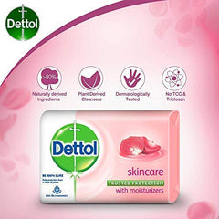 Savon Dettol posé sur lavabo, texture riche et nettoyage en douceur.