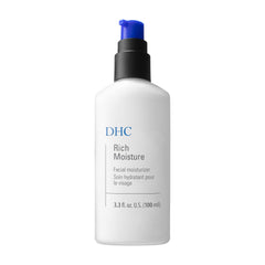 dhc-rich-moisture montre sa bouteille d'hydratation legere pour peau seche et sensible
