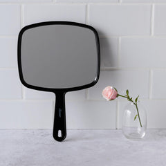 Miroir Diane doté d'accrochage et d'une poignée pour gain d'espace.