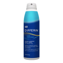 Differin Spray Corps montre le spray 360° facilitant l’application sur le dos et les épaules.