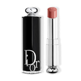 Dior Addict Nu Look: rouge à lèvres hydratant et brillance éclatante.