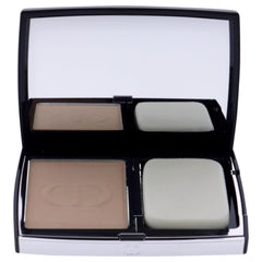 Dior Forever Natural Velvet, application rapide pour un teint uniforme et léger.