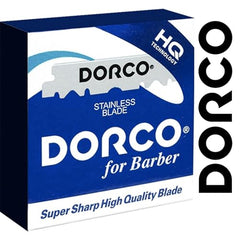 Ambiance rasage humide avec lames Dorco et produit de rasage.
