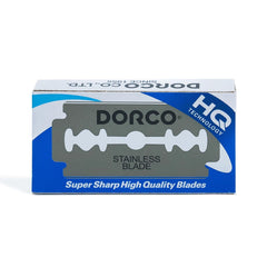 Gros plan sur la lame Dorco ST300 platine, tranchant durable et net.