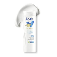 Texture crème veloutée Dove hydro-nourrissante pour nourrir en profondeur.