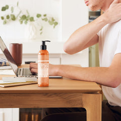 Dr. Bronner's Lotion Orange Lavande - application corps rapide et agréable avec parfum relaxant.