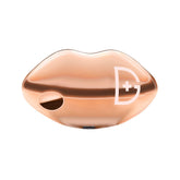 LipWare Pro de Dr Dennis Gross sur les lèvres, teint plus défini grâce aux diodes rouges.