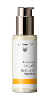Dr. Hauschka Revitalizing Day Lotion dans sa bouteille, texture légère pour peau prête.