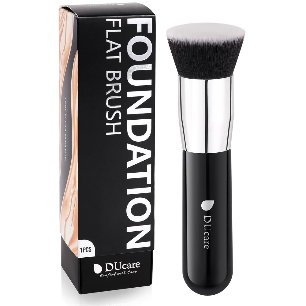 Brosse Kabuki DUcare pour fond de teint liquide, application homogène