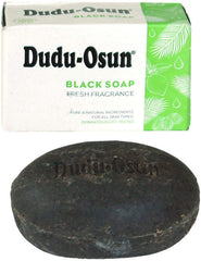 Savon noir africain Dudu-Osun: ingrédients naturels visibles pour une peau délicate.