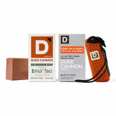 Duke Cannon Tactical Scrubber avec maille grosse pour un nettoyage en profondeur.